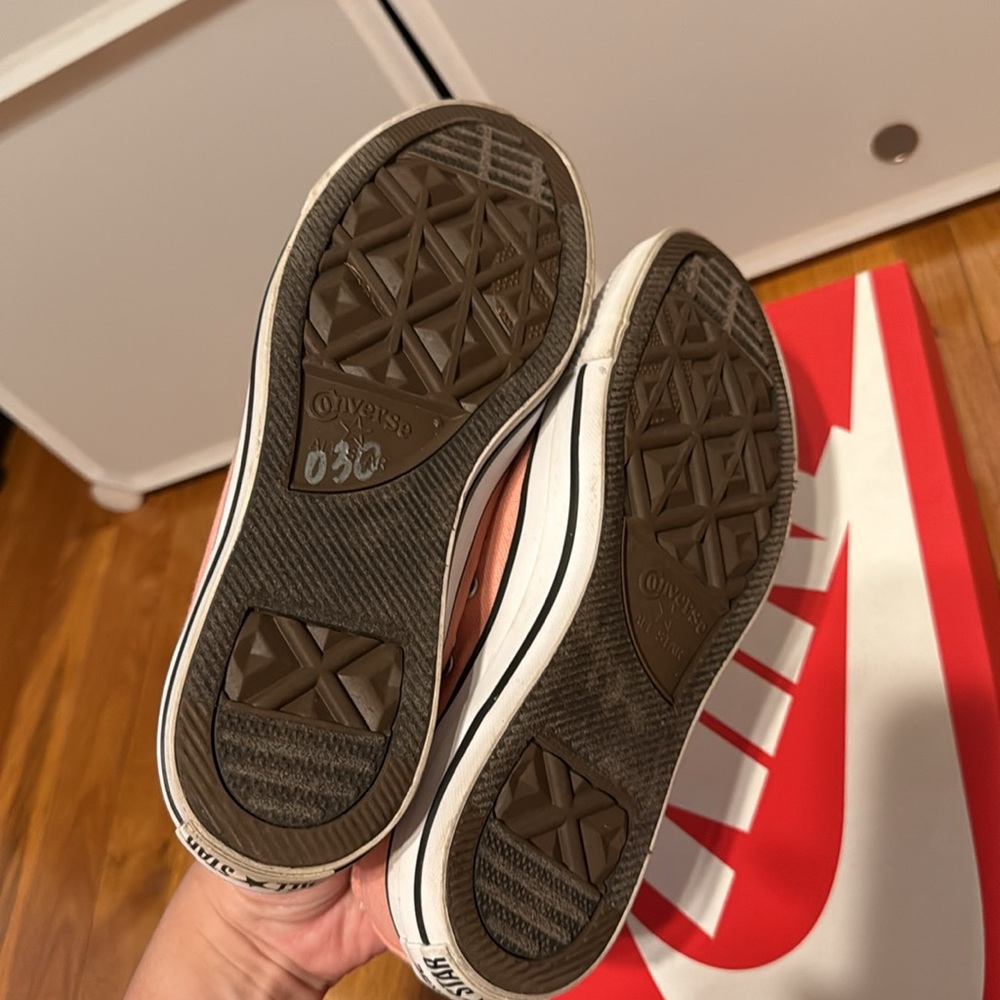 Pink converse - Picture 4 of 5